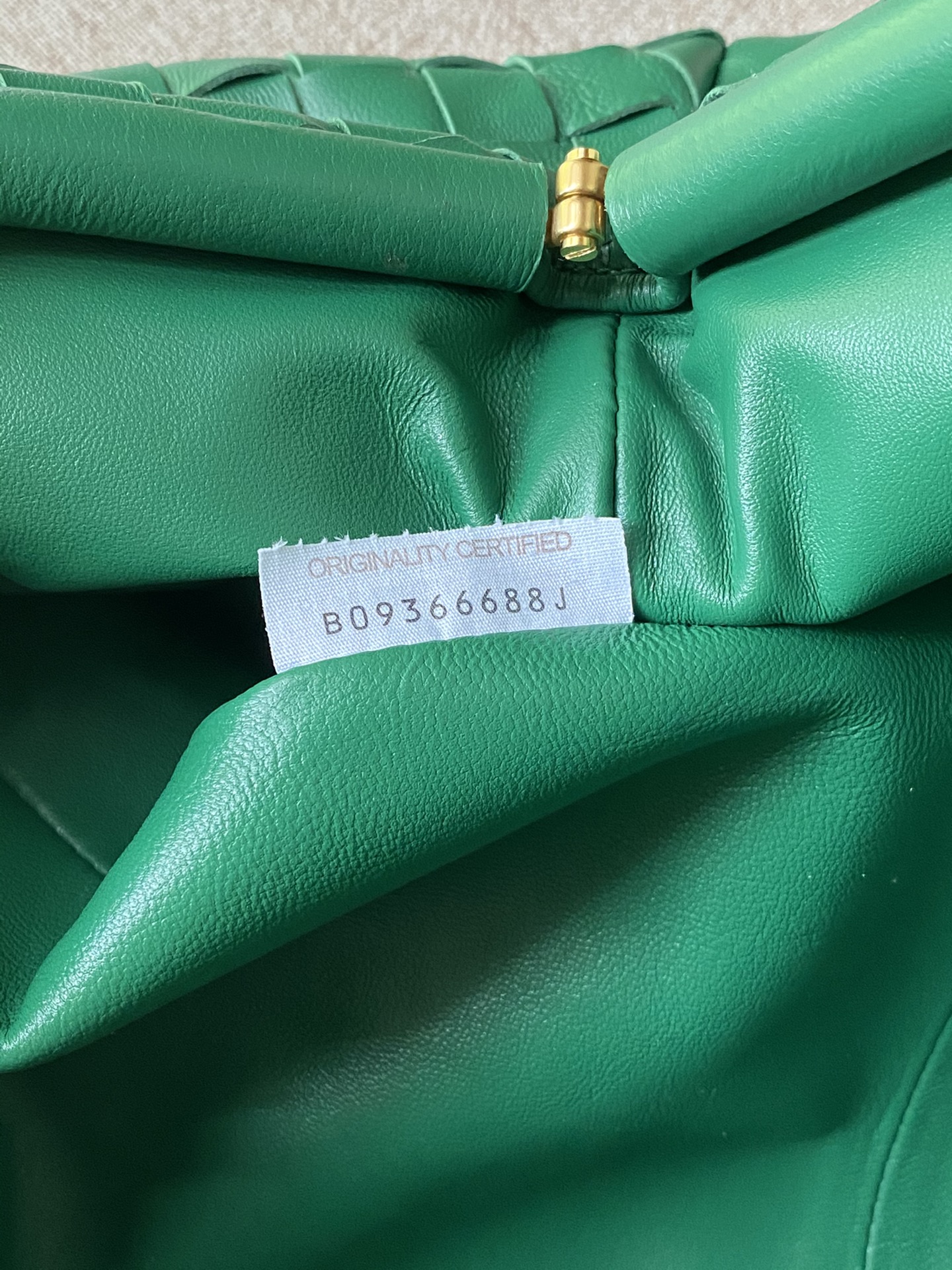 Big Pouch Intrecciato Leather Clutch Green